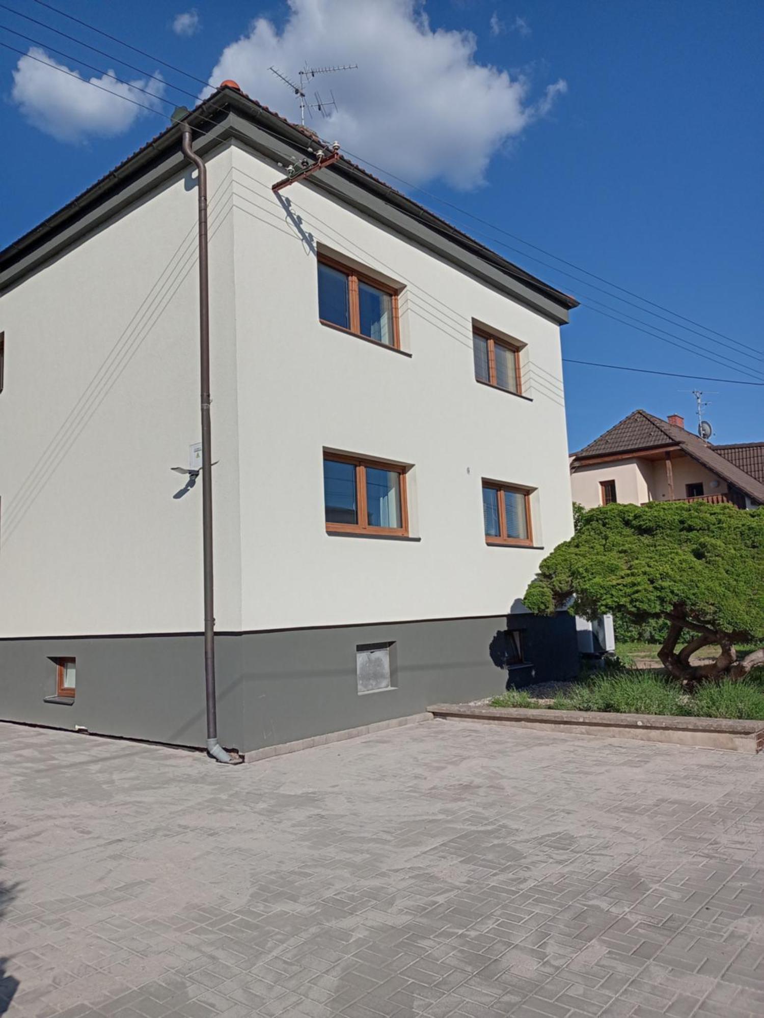 Vila Vekose - Apartman S Terasou A Zahradou Apartment Hradec Králové Exterior foto